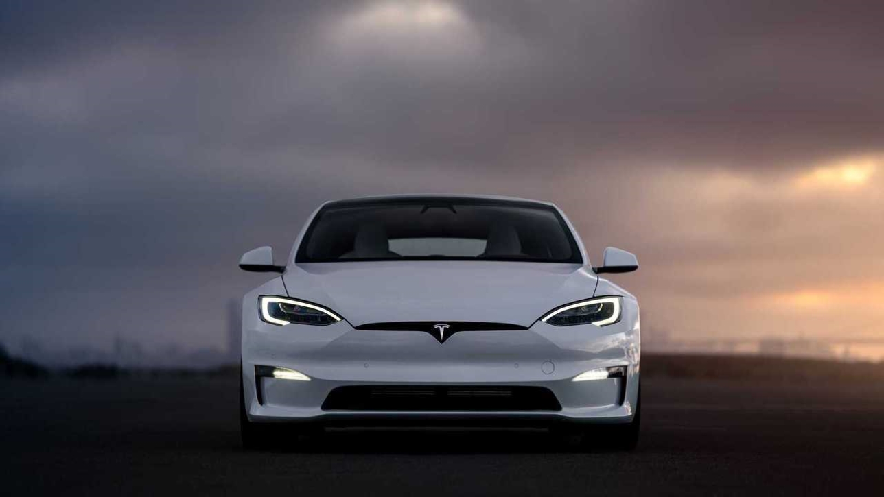 An Electric Pioneer Tesla Model S Was The First Electric Car To Hit 300 Miles Of Range In Ice-Cold Weather
