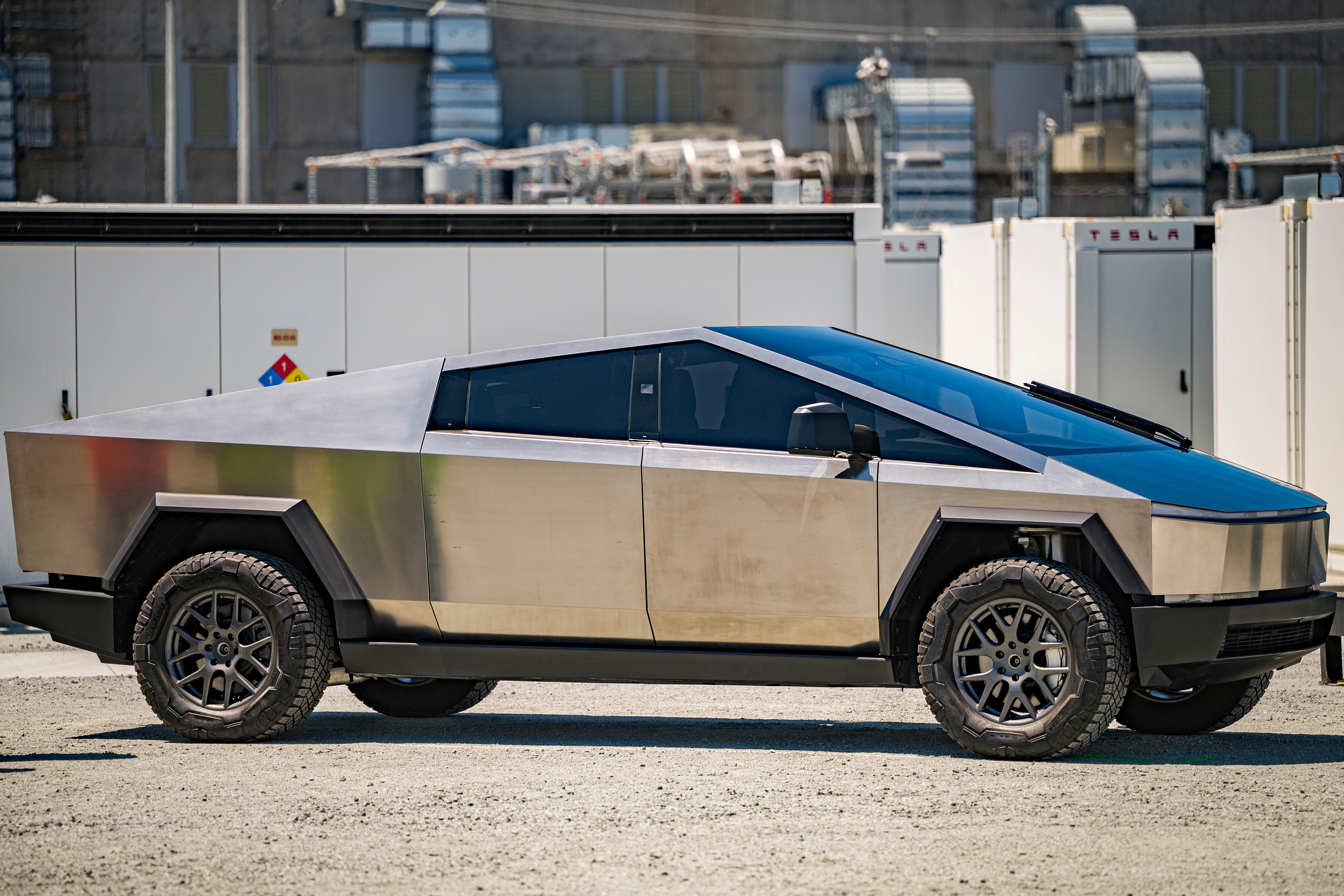 Tesla Cybertruck Comes With its Futuristic Design and Advanced Technology