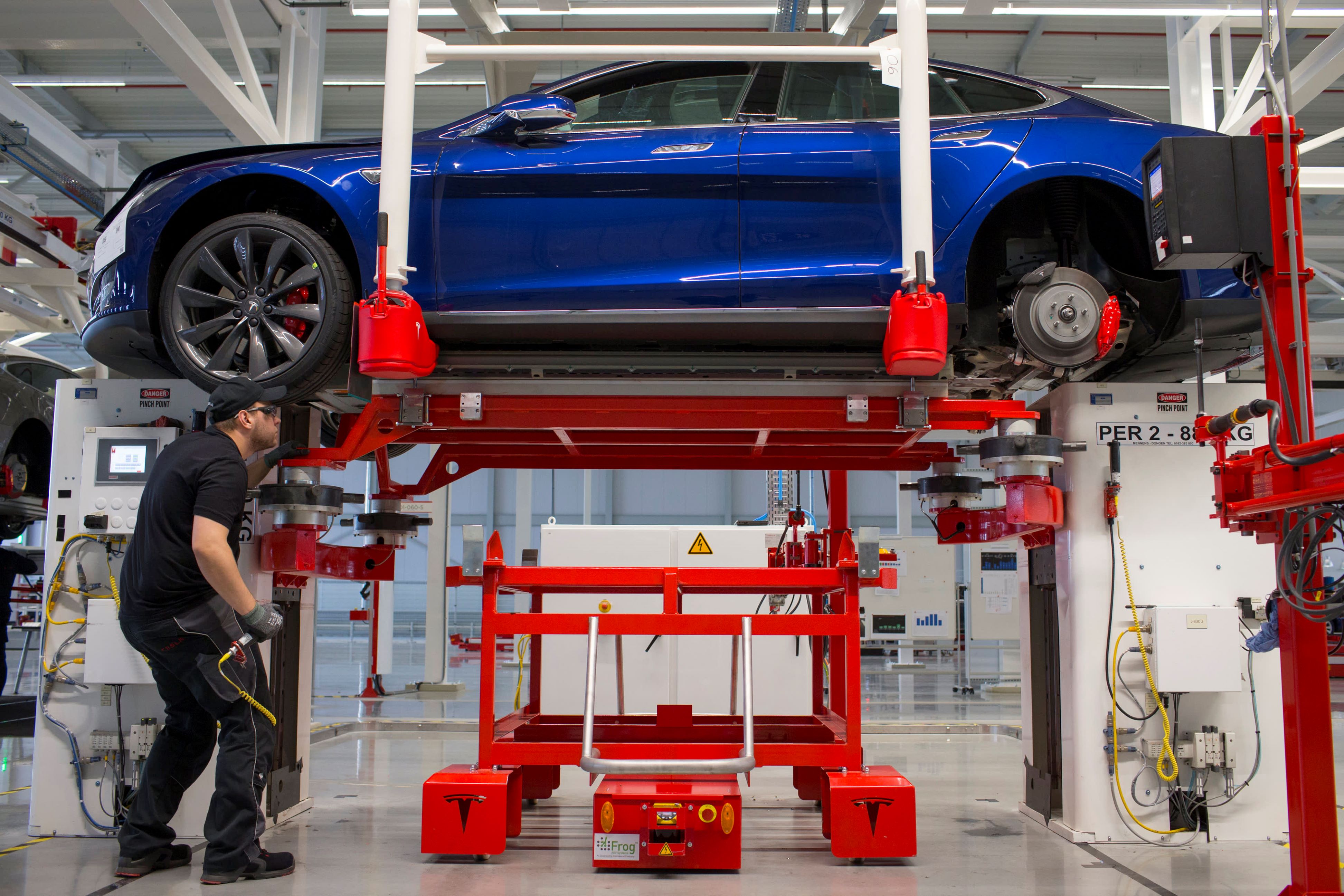 Tesla Pioneers Innovative Battery Pack Design to Reduce Overall Costs of battery