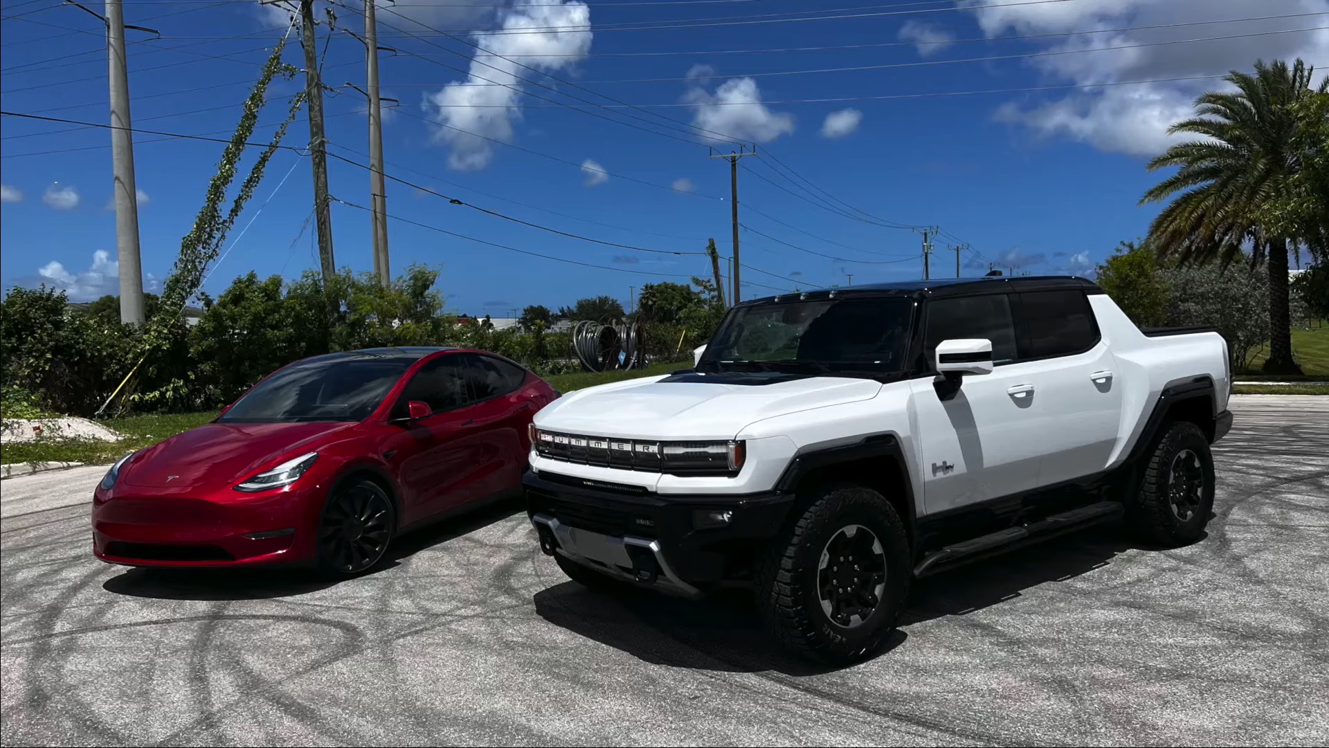 Tesla Model S vs. GMC Hummer EV: Which Electric Truck is the King of Off-Road?”